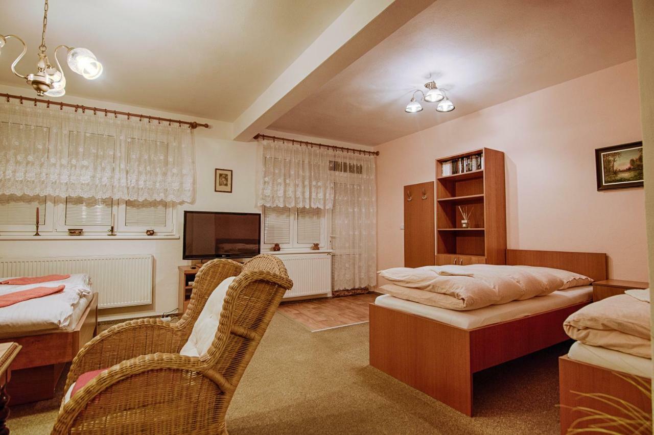Pod Svatym Kopeckem Apartment Mikulov Bagian luar foto