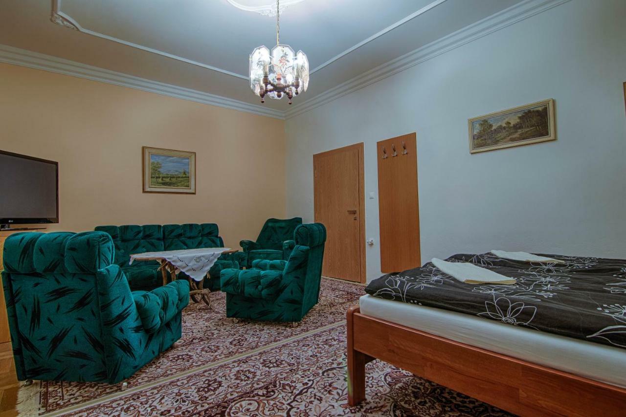 Pod Svatym Kopeckem Apartment Mikulov Bagian luar foto